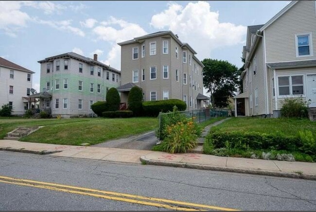 Building Photo - 151 Vernon St