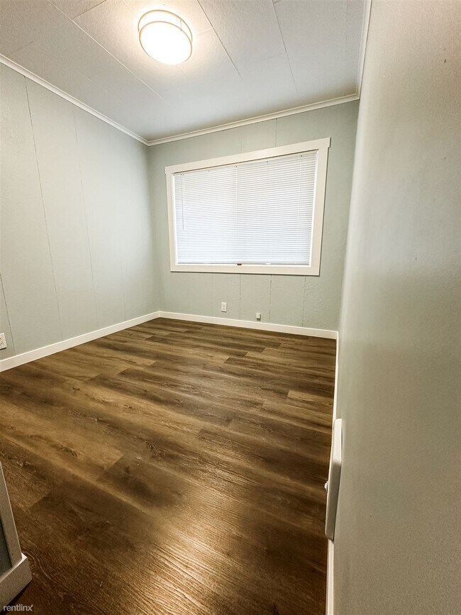 Foto del edificio - 2 br, 1 bath 4plex - 405 Township Street 2