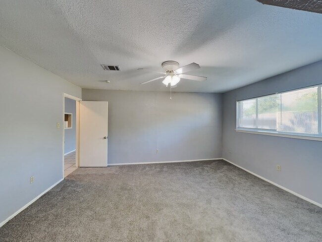 Foto del edificio - 7767 Water Park Ln