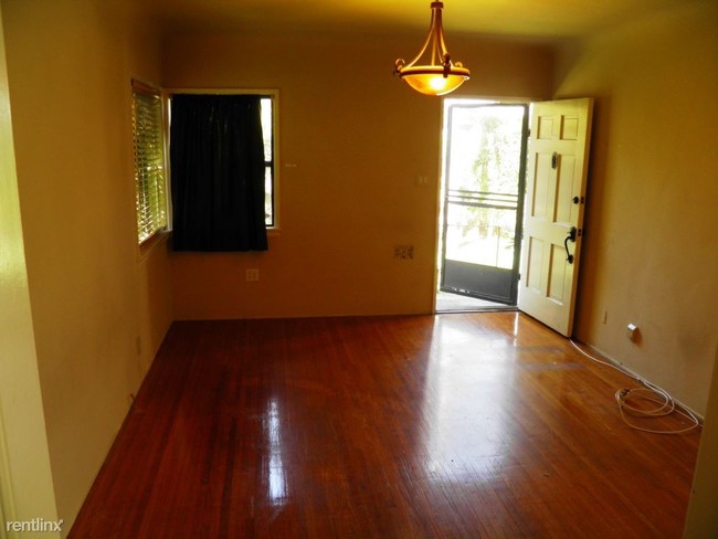 Building Photo - 2536 Military Ave