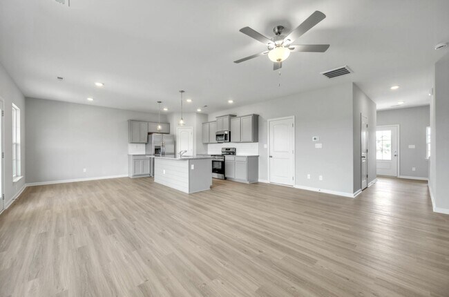 Foto del edificio - 828 Halford Pl