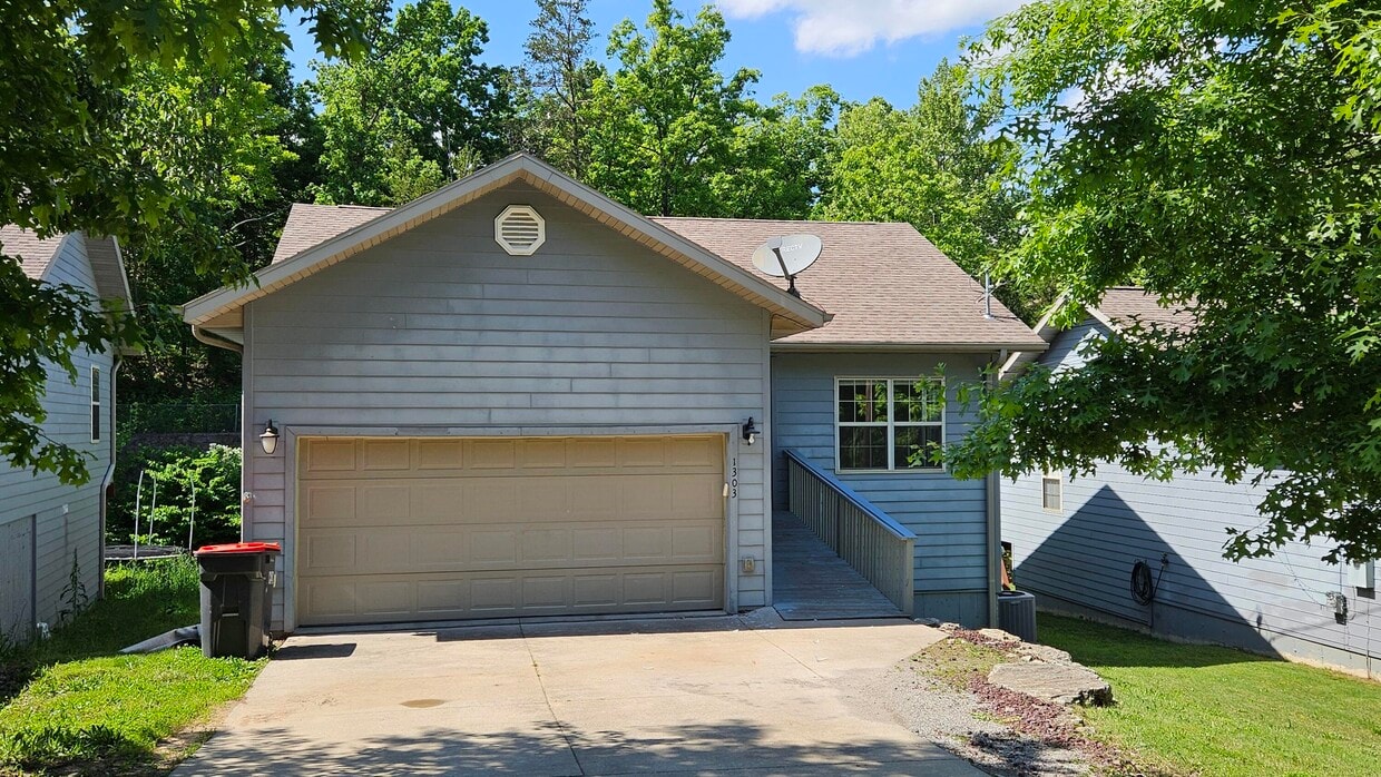 Primary Photo - 1303 Berry Dr