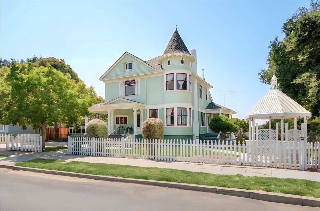 Foto principal - Queen Anne Victorian Home