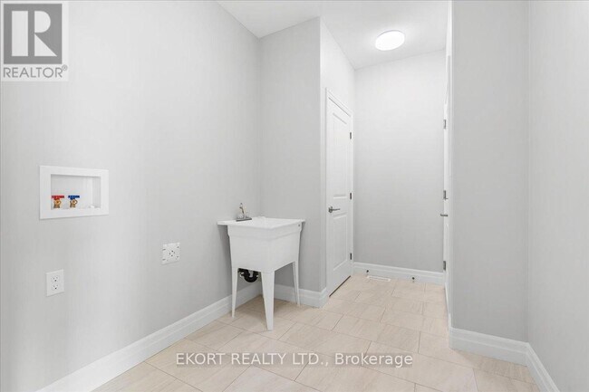 Building Photo - 154 Appledene Dr