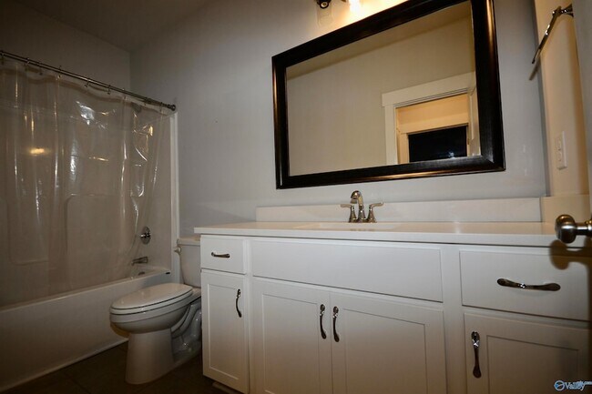 Building Photo - 151 Rugby Dr