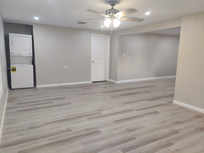 Building Photo - 2520 Alma Dr