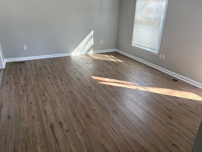 Building Photo - Stunning 4-bedroom, 2-bathroom home in Elizabethtown, KY!