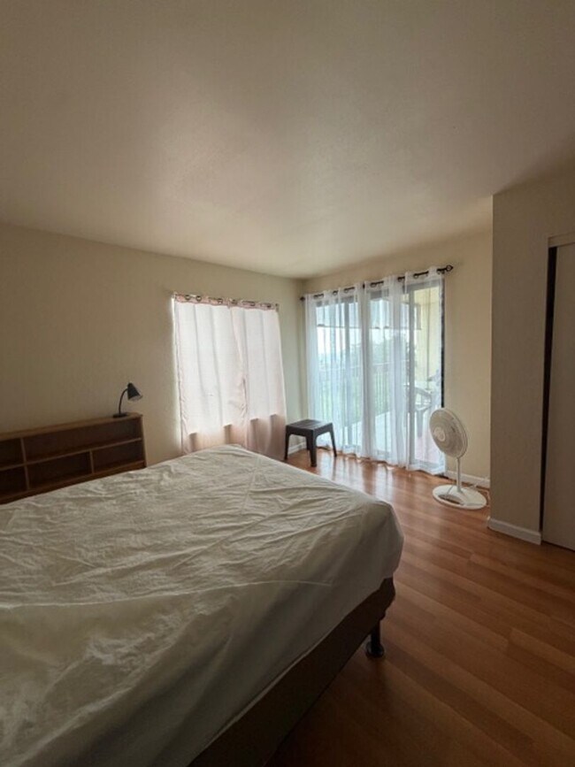 Foto del edificio - $1,500 / 1 Bed / 2 Bath Furnished Condo (Kailua Kona)