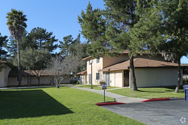 Building Photo - Oak Knolls Haven