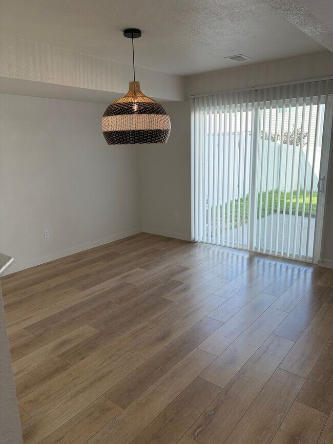 Foto del edificio - 3 BEDROOM, 2.5 BATHROOM SOUTH PARK TWIN HOME WITH ATTACHED 2 CAR GARAGE