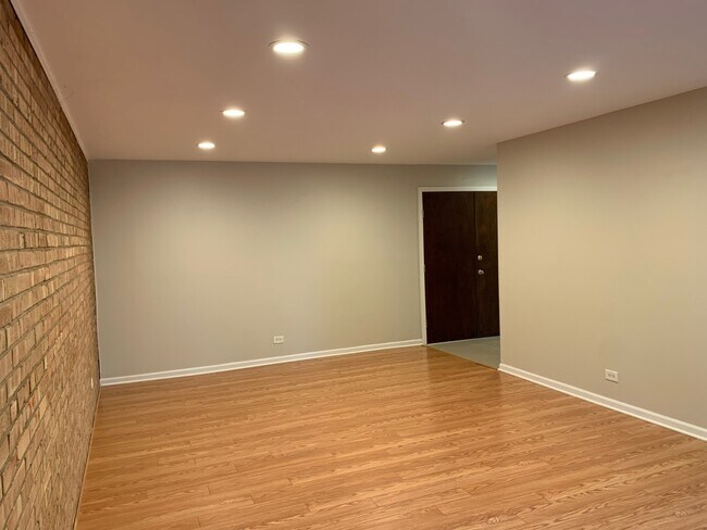 Foto del edificio - 5600 Hillcrest Ln