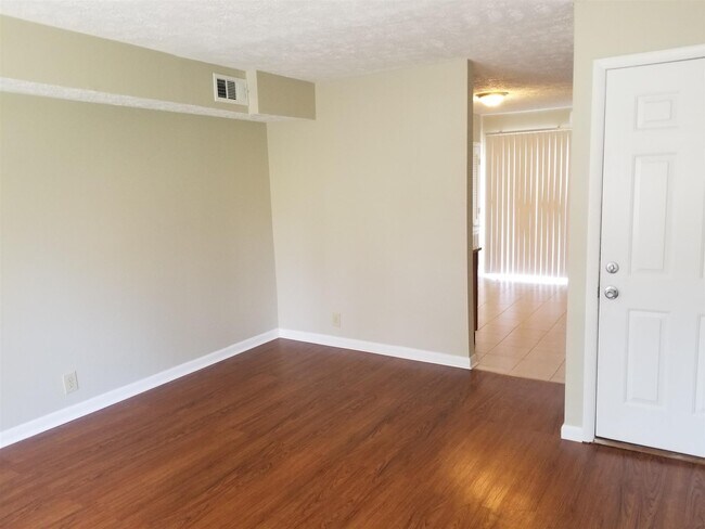 Foto del edificio - 1406 Stratford Ave