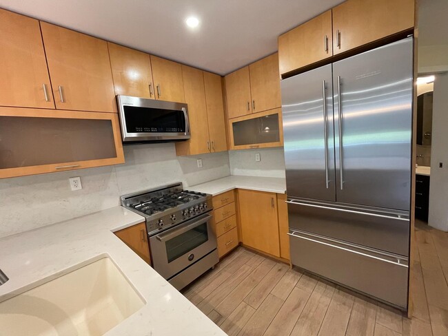 Foto del edificio - 330 E 38th St