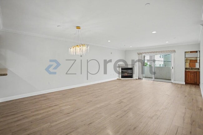 Building Photo - Unit 204