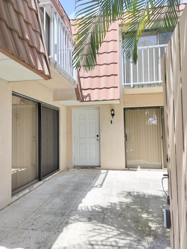 Foto del edificio - 579 Green Springs Pl