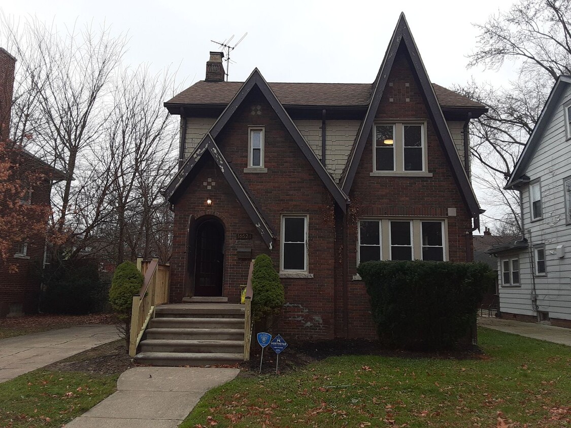 Primary Photo - Beautiful 3bd/1ba house in Detroit's amazi...