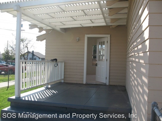 Building Photo - 4 br, 2 bath Apartment - 121 East 2nd Street