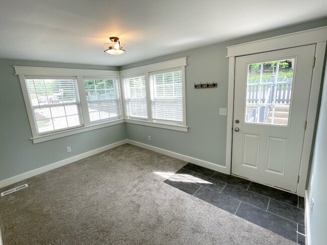 Foto del edificio - 8107 Cannonsburg Rd NE