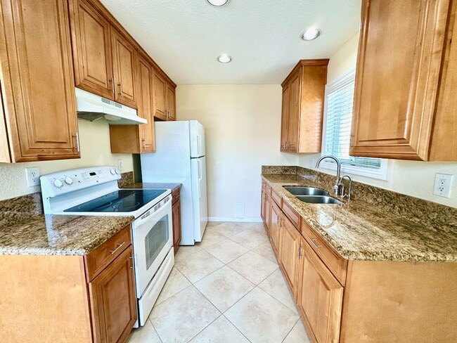 Building Photo - FOR RENT - Mira Mesa San Diego 2Br/1Ba 698...