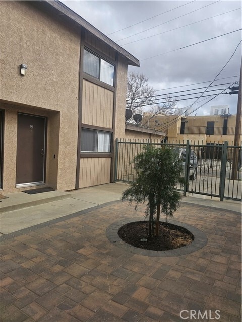 Building Photo - 438 E Ave Q7