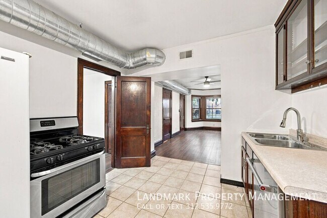 Foto del edificio - 2962 N Allen Ave