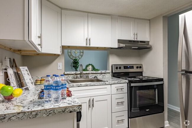 2HAB, 2BA - 1,090 ft² - The Cobb Apartments-Townhomes