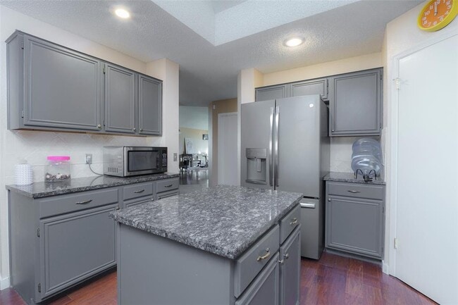 Building Photo - 6700 Carisbrooke Ln