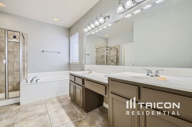 Foto del edificio - 2785 Greenway Dr