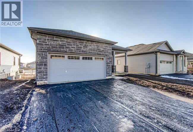 Building Photo - 135 Ellen St