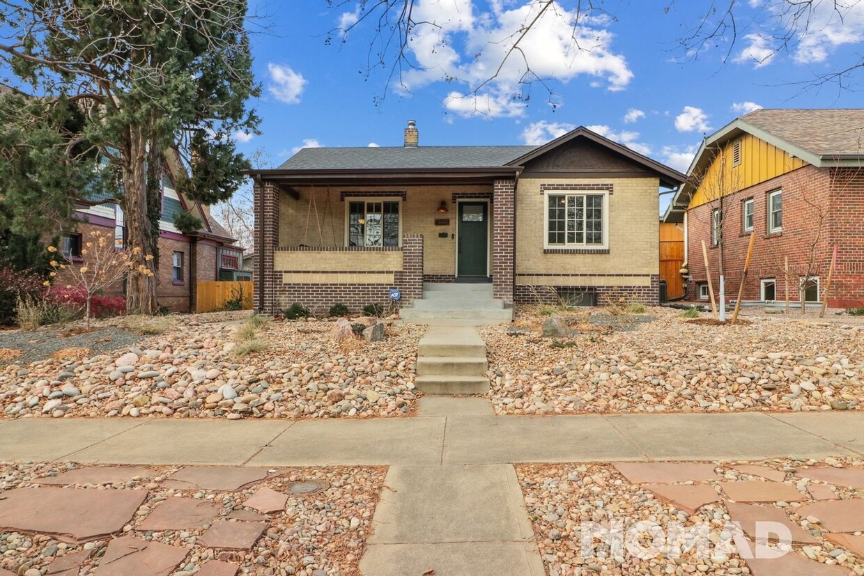 Primary Photo - Charming 2BR House in Sunnyside