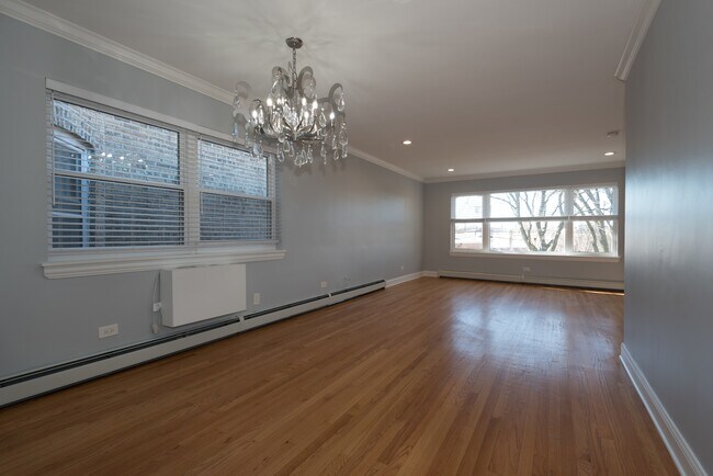 Building Photo - 5719 N Fairfield Ave