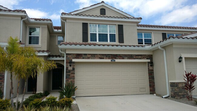 Foto del edificio - Great Location, Lots of Storage & Plenty o...