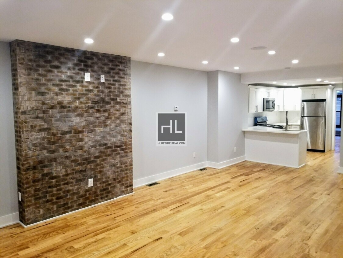 Foto principal - 258 Bainbridge St