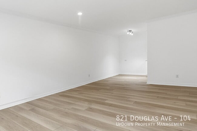 Foto del edificio - 821 Douglas Ave