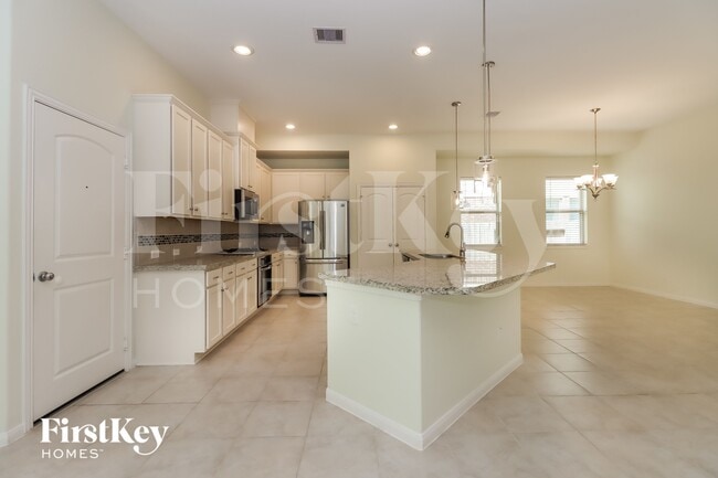 Building Photo - 23810 Via Viale Dr