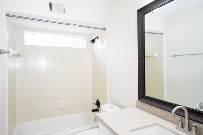 Foto del edificio - 11822 Hillbrook Dr