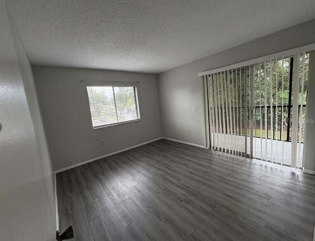 Building Photo - 2683 Oak Park Way