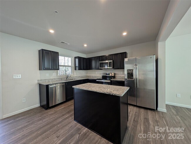 Foto del edificio - 5020 Winding Jordan Ln