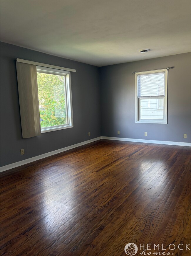 Living Room - 916 Blaine St