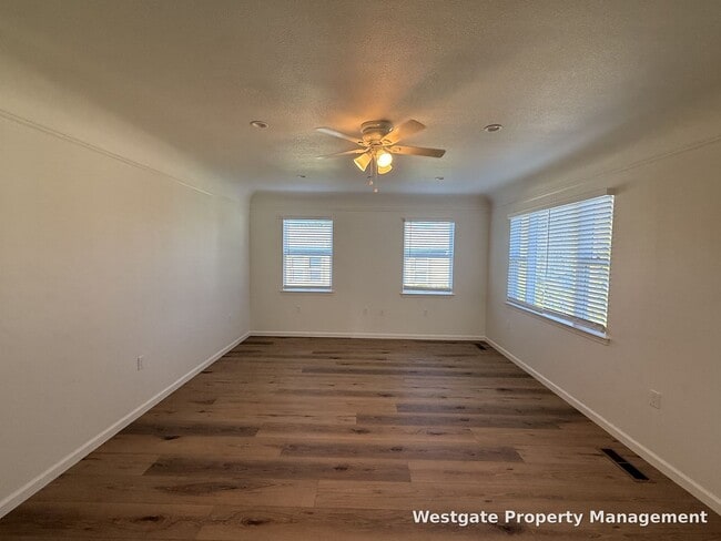 Foto del edificio - 1346 Skillman Ln