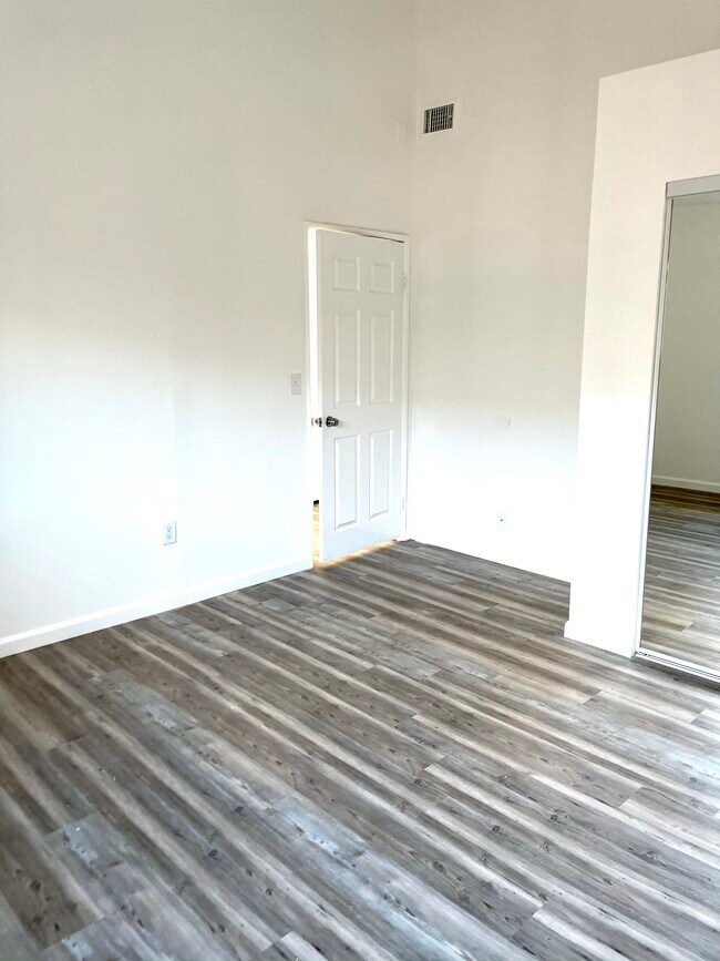Foto del edificio - 15759 Vanowen St