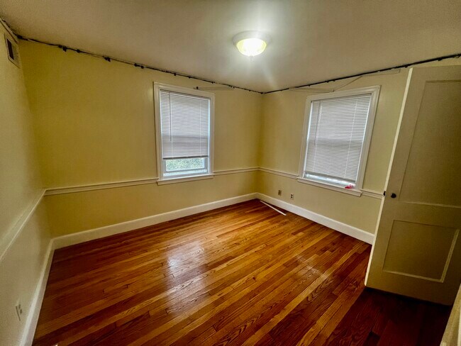 Foto del edificio - 84 Chittick Rd