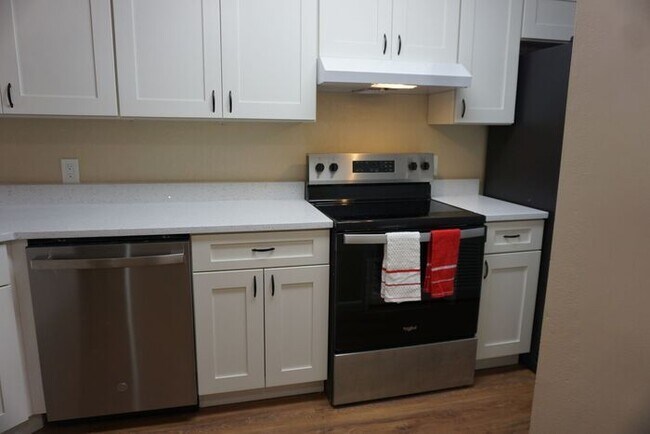 Foto del edificio - Mandarin Townhome