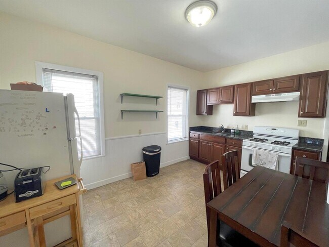 Foto del edificio - 26 Russell Rd