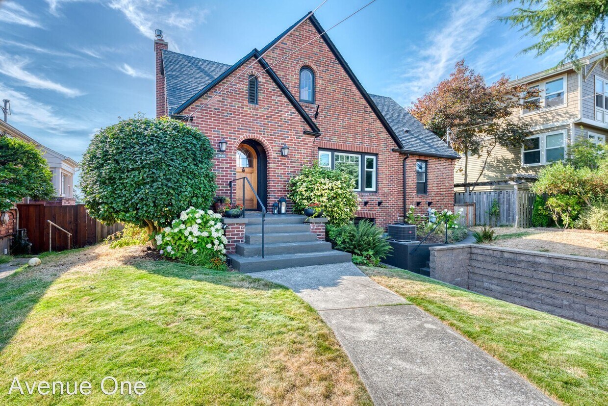 3 br, 2 bath House - 2835 28th Ave W - House Rental in Seattle, WA ...