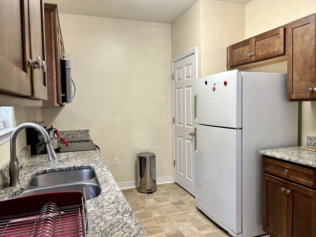 Foto del edificio - 4698 Twin Hickory Lake Dr, Glen Allen, VA 23059