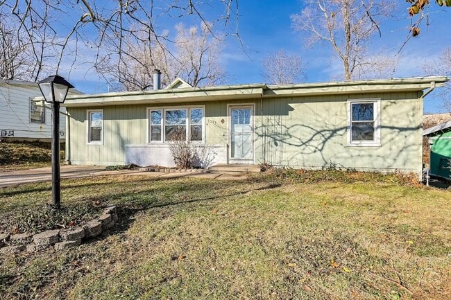 Building Photo - 3713 Woodlawn Terrace
