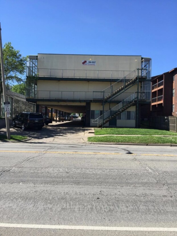 Building Photo - 105 E Green St