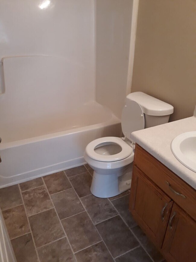 Foto del edificio - $1,400.00 Per Month Townhome For Rent! Move In Ready Spacious 2 Bedroom Conveniently Located!!!