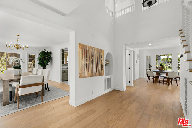 Building Photo - 712 N Rodeo Dr